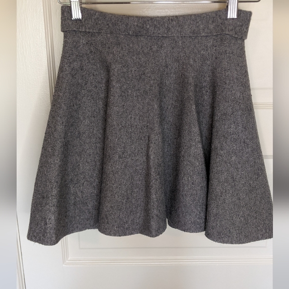 Gray skirt - Picture 2 of 2